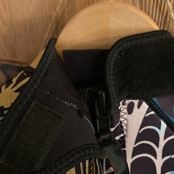 Kids Colorful Patterned Wetsuit - Picture 4 of 7